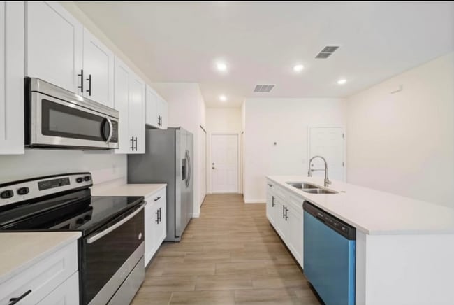 Building Photo - 1686 SW 168th Loop