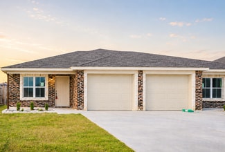Building Photo - 3204 Stonewall Dr