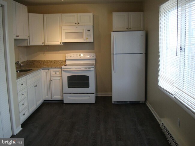 Building Photo - 204 Cameron St