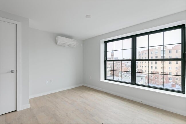Building Photo - 13 Soden St