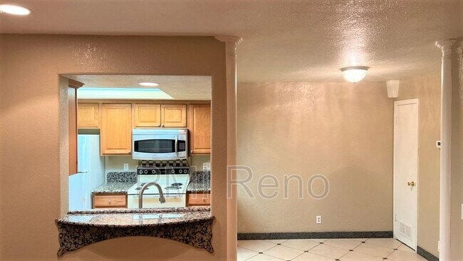 Foto del edificio - 7690 Bluestone Dr