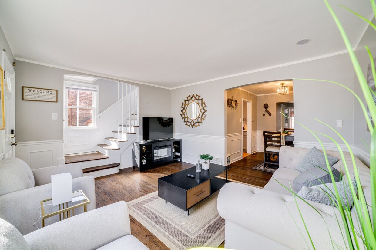 Foto principal - 9828 S Yates Blvd