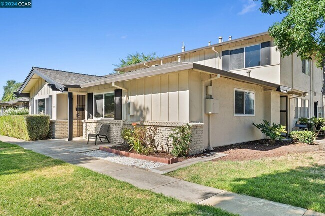 Building Photo - 1041 Mohr Ln