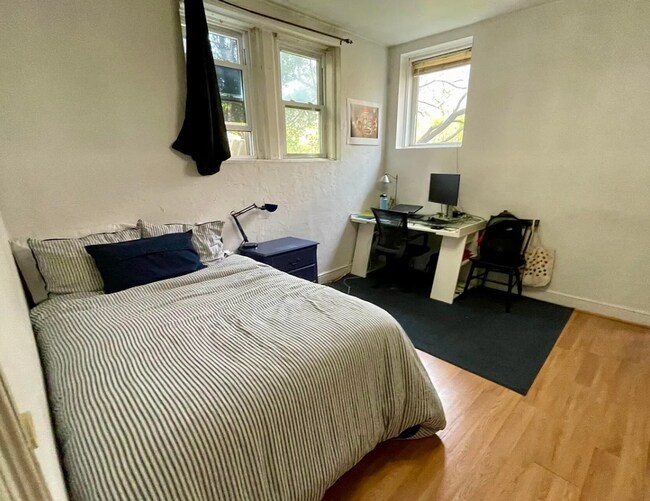 Building Photo - Pet Friendly 1 bed available 9/1