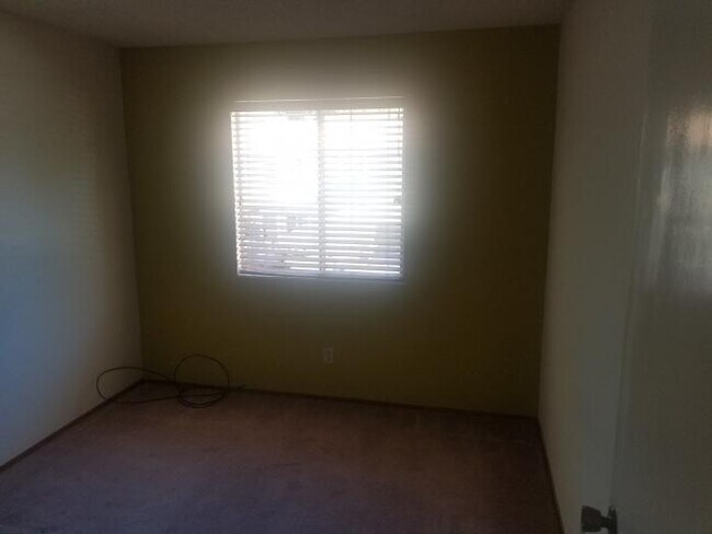 Building Photo - 3 bedroom in Novato CA 94947