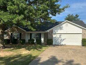Building Photo - 25 Applewood Dr