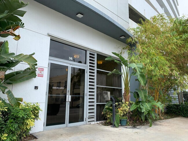Foto del edificio - 36 NW 6th Ave