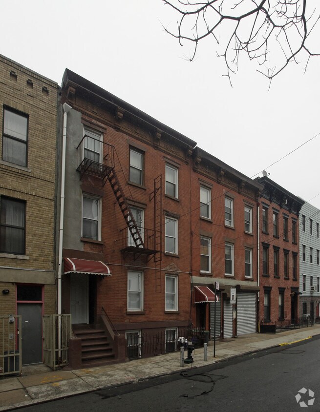 Building Photo - 329 S 1st St