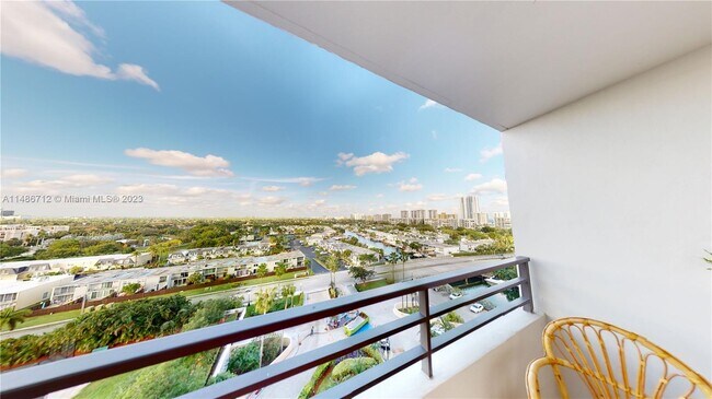 Foto del edificio - 2500 Parkview Dr