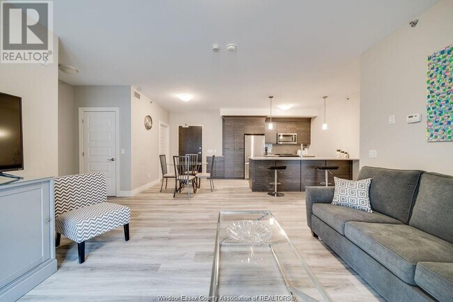 Photo du bâtiment - 728 Brownstone Dr
