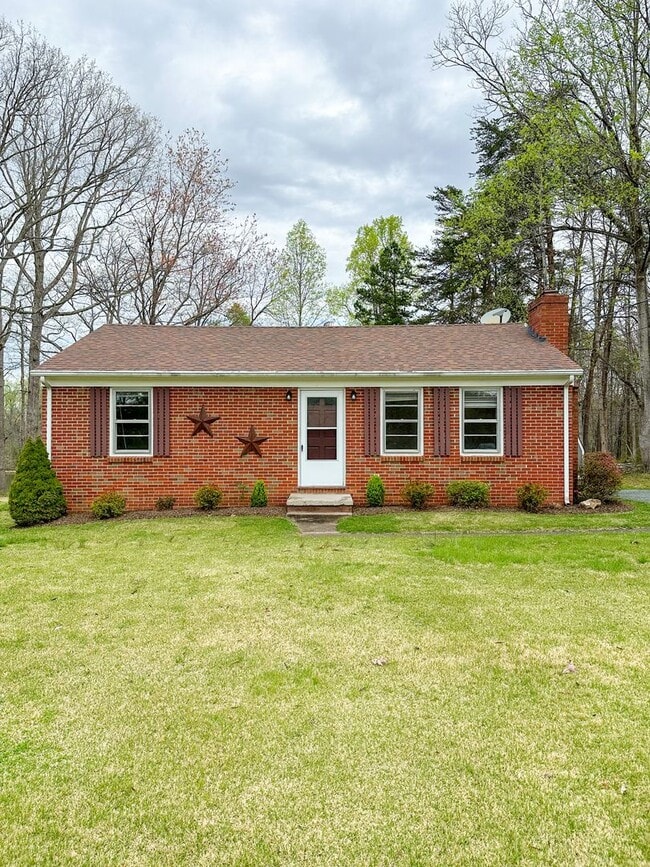 Building Photo - Zions Cross Roads Brick Cottage 2bedroom/1bath
