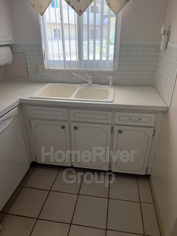Foto del edificio - 1200 N Shore Dr NE