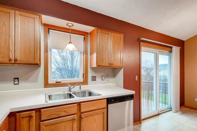Building Photo - 1112 Maple St, Farmington, MN, 55024