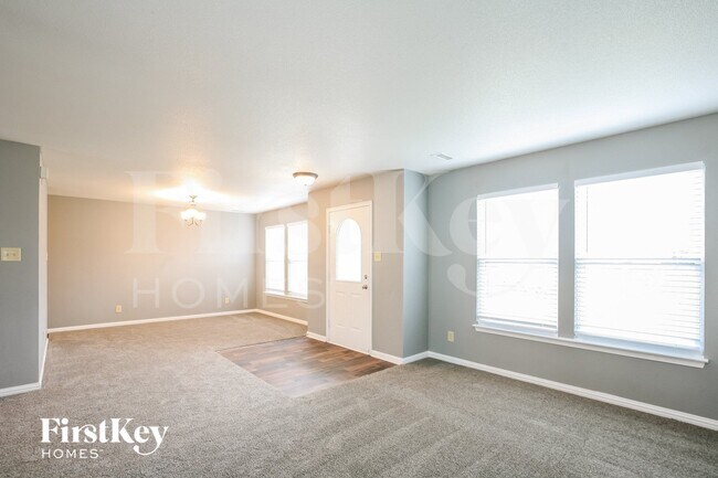 Foto del edificio - 6670 Eagle Crossing Blvd