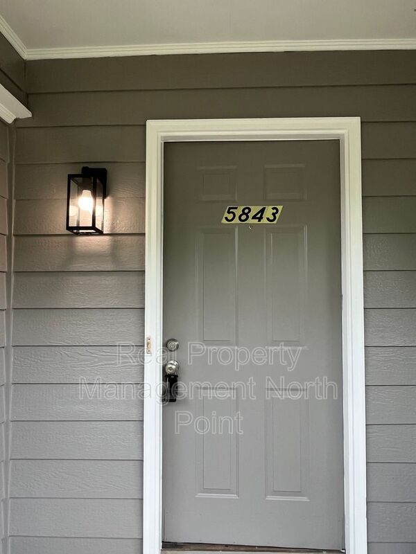 Building Photo - 5843 Summerglen Ln