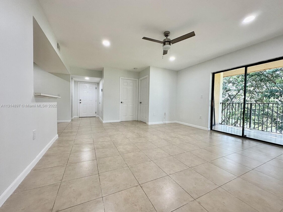 400 Palm Cir W Unit 308, Pembroke Pines, FL 33025 Condo for Rent in