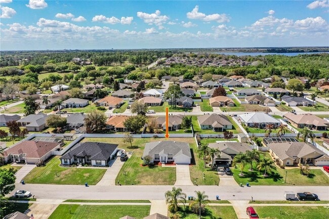 Foto del edificio - 233 Towhee Rd