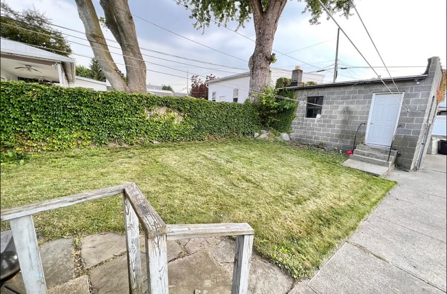 Foto del edificio - 329/331 N Lincoln