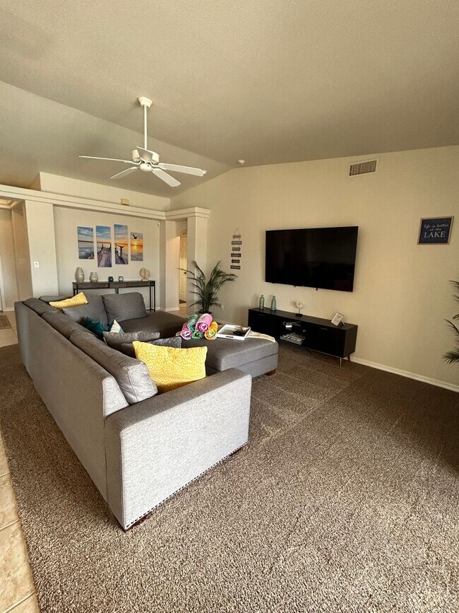 Foto del edificio - Winter Furnished Pool Home!
