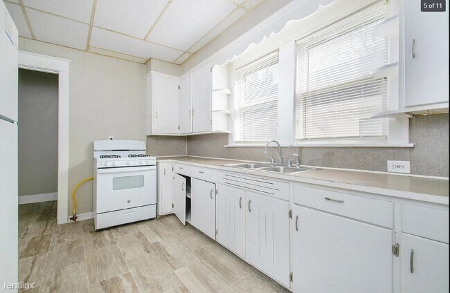Foto del edificio - 4 br, 1.5 bath House - 859 Oakhill Street ...