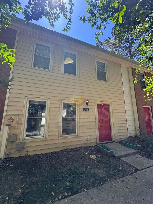 Foto del edificio - 2BR Townhouse in Roswell