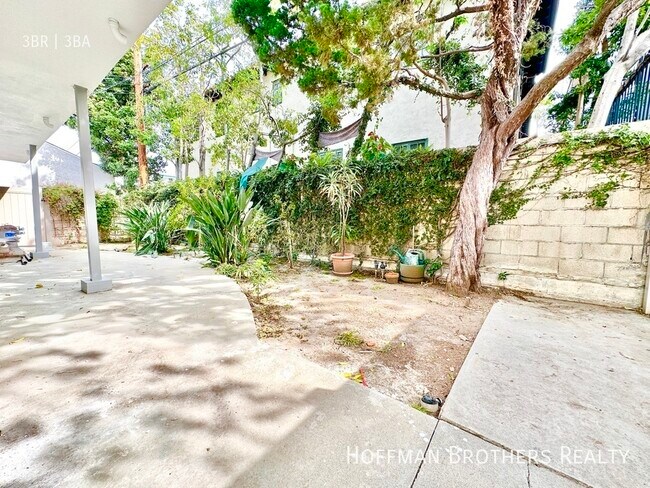 Foto del edificio - 816 N Edinburgh Ave