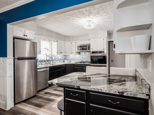 Building Photo - 123 E Alcott Rd