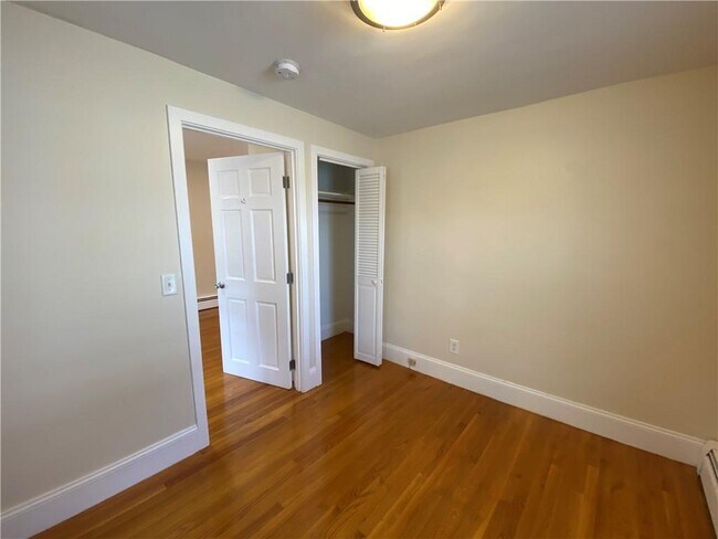 Building Photo - 269 Narragansett Ave