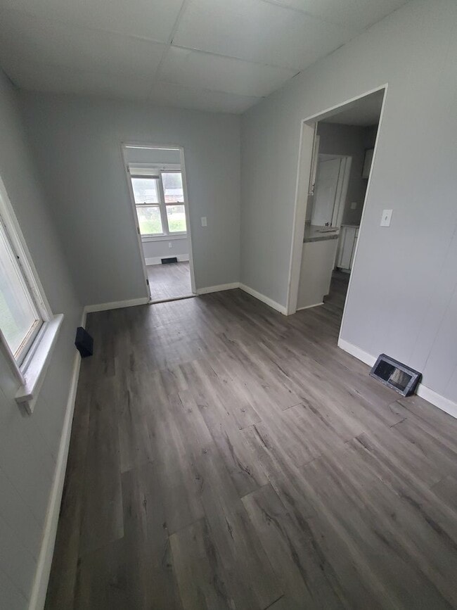 Building Photo - 2 bedroom / 1 bath 1.5 story home in Rock ...