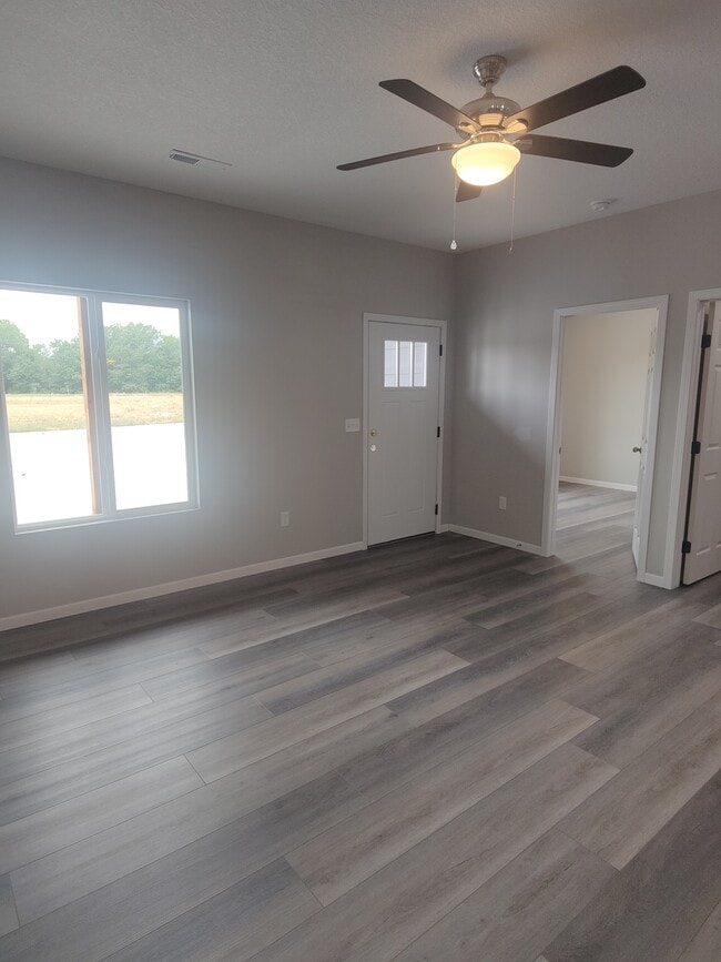 Building Photo - 5552 Gray