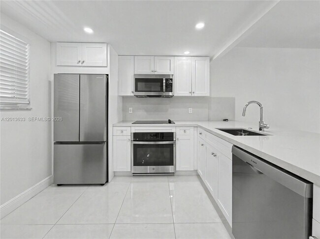 Foto del edificio - 100 Edgewater Dr