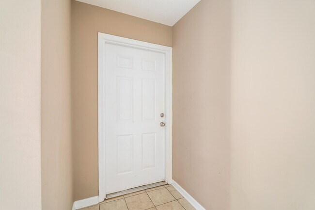 Building Photo - 1703 Maple View Way