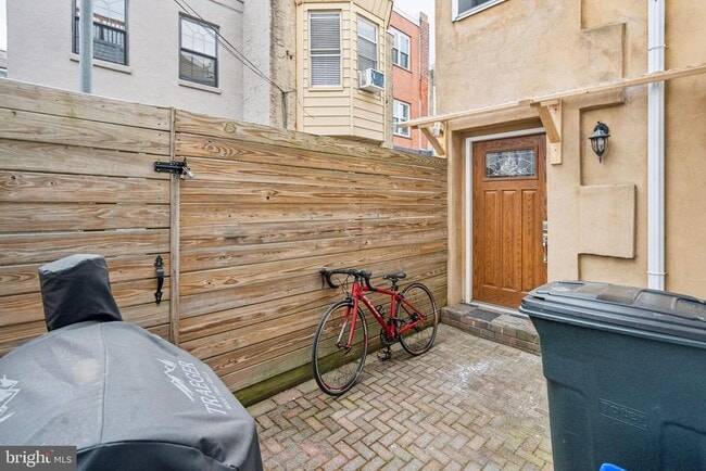 Building Photo - 1511-13 S Camac St