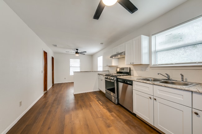 Photo - 2509 Valwood Pkwy (Farmers Branch, TX) Apartment