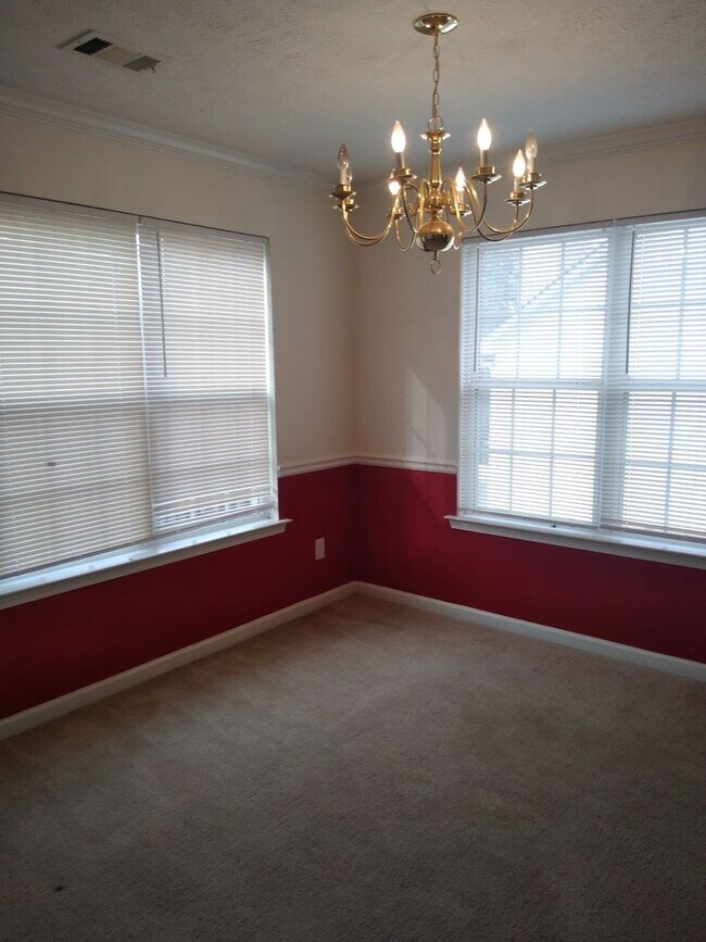 Building Photo - **PRICE IMPROVEMENT**368 Sapphire Bend: Sp...