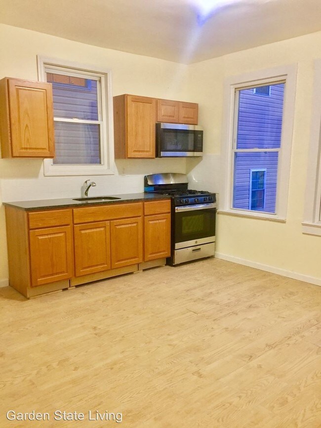 14 Wainwright St Unit 2, Newark, NJ 07112 Condo for Rent in Newark