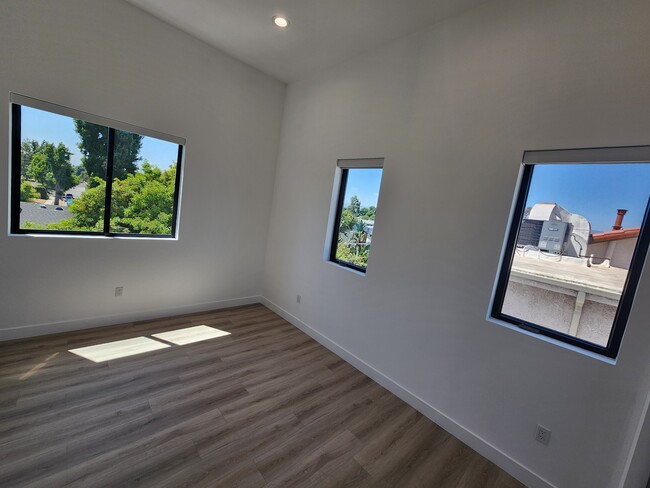 Foto del edificio - 6061 Fulton Ave