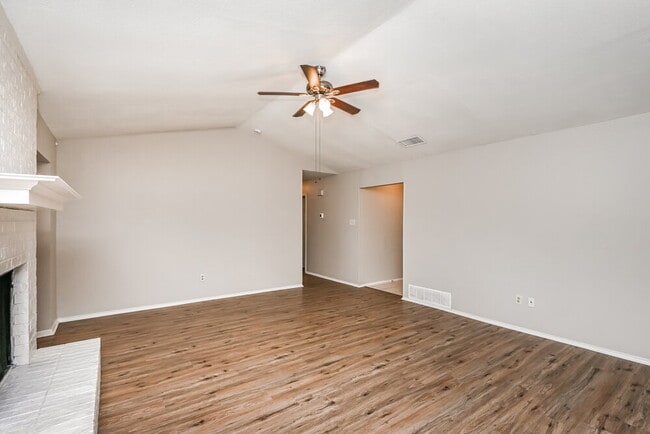 Building Photo - 428 Guadalupe Dr