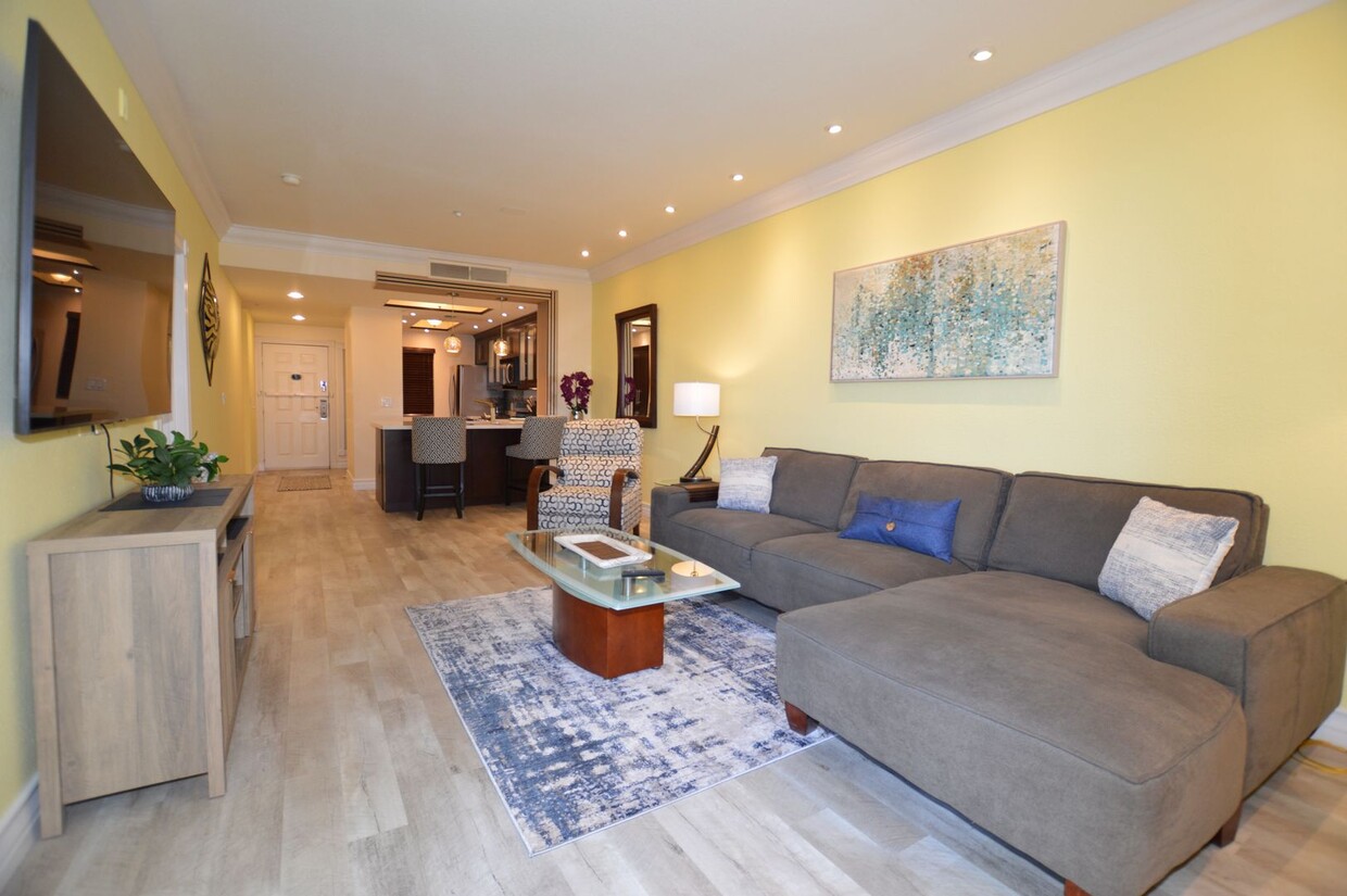 Foto principal - Stunning 2 Bath| 2 Bedroom Luxury Condo wi...