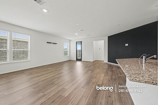 Building Photo - 25403 Benroe St