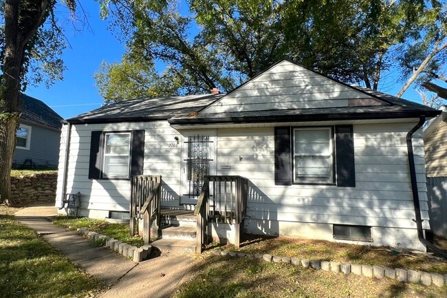 COMING SOON!! Midtown 3Bed 2Bath 1 Car Garage $1,800 - COMING SOON!! Midtown 3Bed 2Bath 1 Car Garage $1,800 House