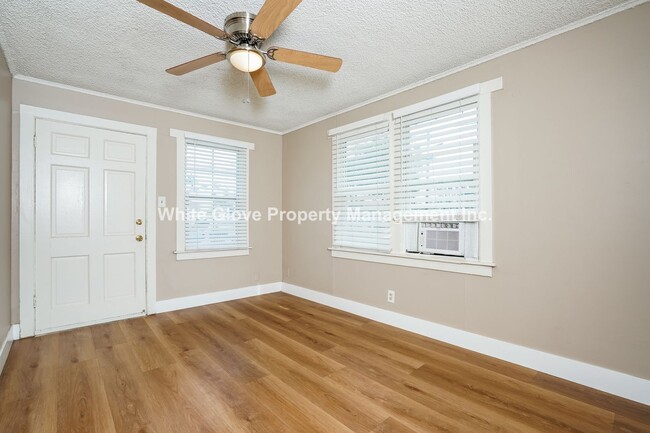 Foto del edificio - Remodeled 2-Bedroom Home in Cypress with New Upgrades & Garage Parking