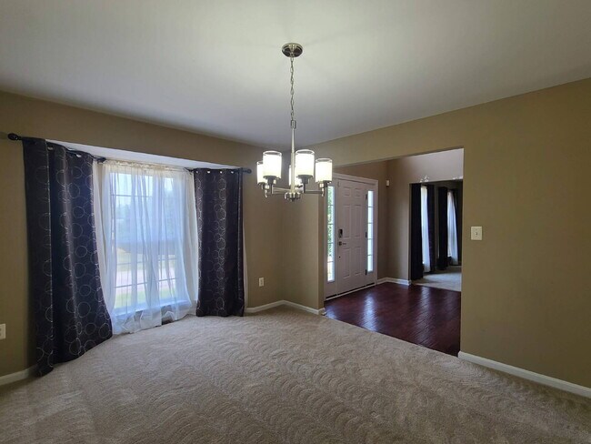 Foto del edificio - 5 BR, 4 BA Colonial in Lee's Hill
