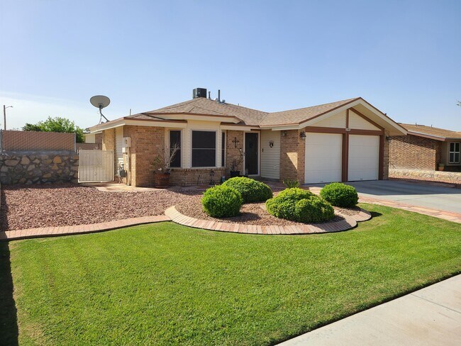 Building Photo - 806 Mont Blanc Dr