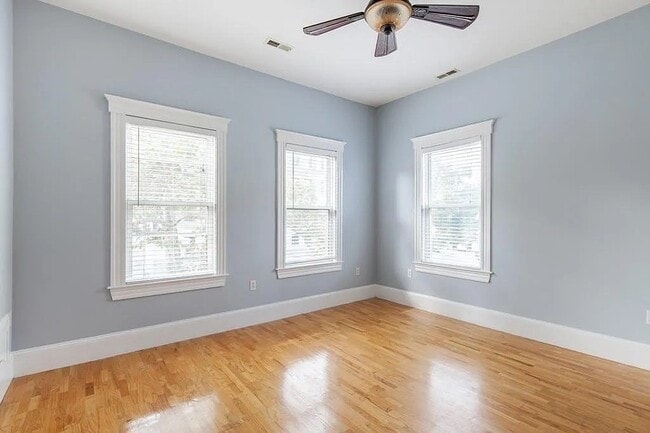 Foto del edificio - 88 G St