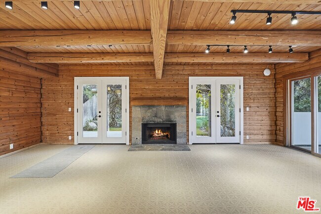 Foto del edificio - 373 Loftyhill Dr