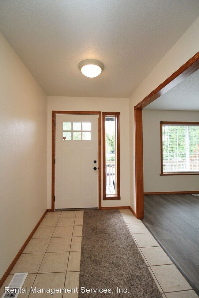 Building Photo - 3 br, 2 bath House - 5753 SE 15th Dr