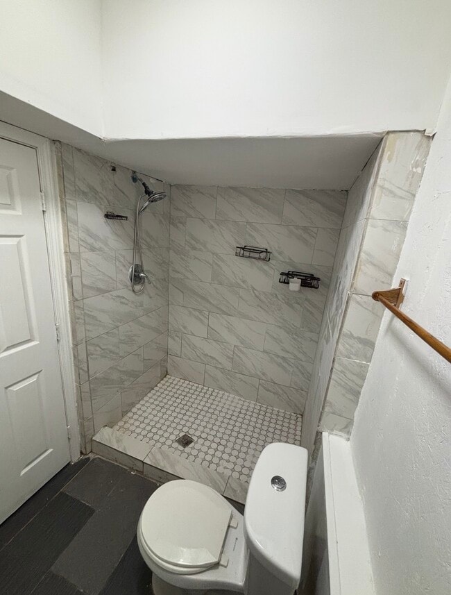 Foto del edificio - 1245 Whitney Pl