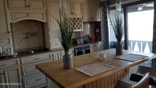 Building Photo - 3 Hillside Ct