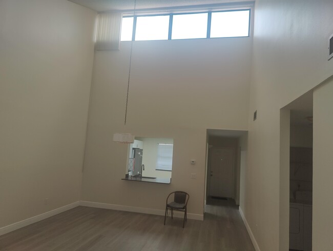 Foto del edificio - 302 Lakeview Dr E